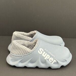 Kid’s Gray Super Air Waterproof Fuzzy Inner Sole Winter Slippers - 5US / 36